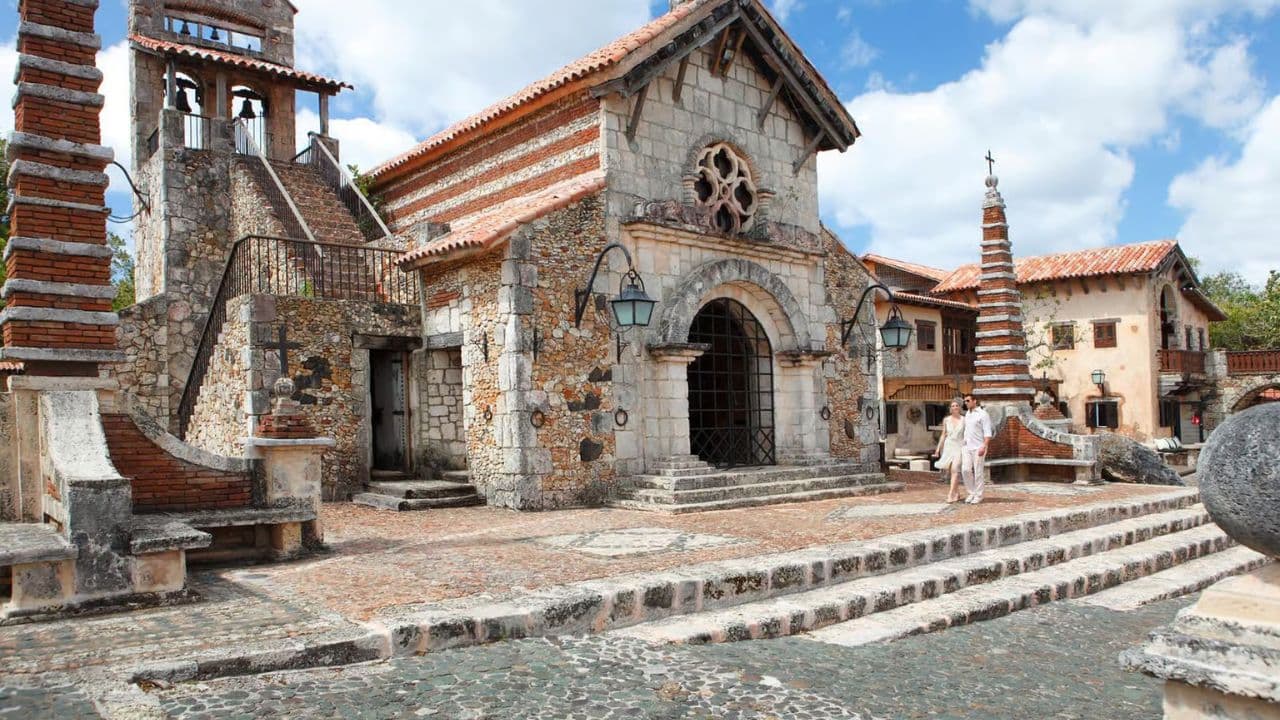 Jeskyně Las Maravillas a Altos de Chavon — Guided tour and outdoor activity